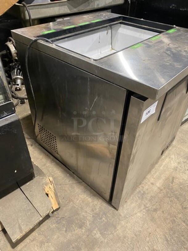 True Commercial Refrigerated Sandwich Prep Table! With Sneeze Guard! With Single Door Storage Space Underneath! All Stainless Steel! On Legs! Model: TSSU2708 SN: 5270403 115V 60HZ 1 Phase - Image 2 of 8