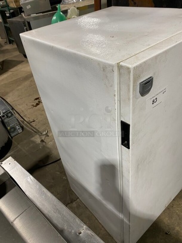 Frigidaire Single Door Freezer! With Poly Racks And Shelves! Model: FFU0912DW3 SN: WB73026768 115V - Image 3 of 9