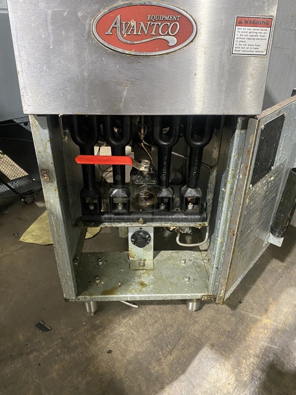  Avantco All Stainless Steel Commercial Floor Style Natural Gas Powered 4 Burner 40 lb. Deep Fat Fryer! On Legs! MODEL:FF400-N SN:15110143 120,000 BTU! Working When Removed! - Image 3 of 6