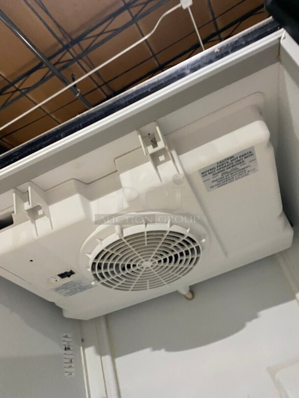 Imbera Commercial Single Door Reach In Refrigerator Merchandiser! With Poly Coated Racks! Model G319C02 Serial 111150711390! 115V 1Phase!  - Image 6 of 8