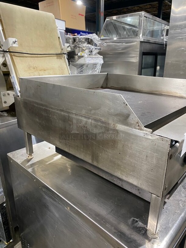 Jade Range Commercial Countertop Natural Gas Powered Flat Top Griddle! With Back And Side Splashes! All Stainless Steel! On Small Legs! - Image 3 of 7