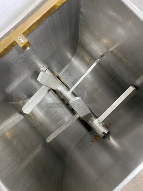La Prestigiosa Commercial Countertop Pasta Molder! Model: 2000 - Image 5 of 8