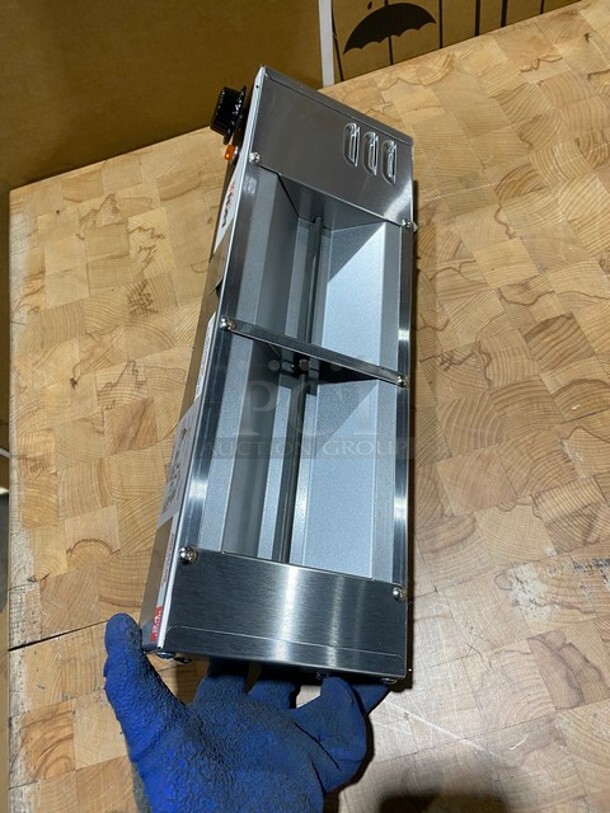 WOW! NEW IN BOX! APW Wyott High Wattage Calrod Strip Food Warmer With Toggle Control! MODEL FD18H SN:8016022010021 120V 1PH! Working! - Image 7 of 9