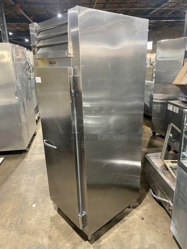 Traulsen Commercial Single Door Reach In Refrigerator! Solid Stainless Steel! On Legs! Model: RHT132WUTFHS SN: T91562C05 115V 60HZ 1 Phase - Image 2 of 9