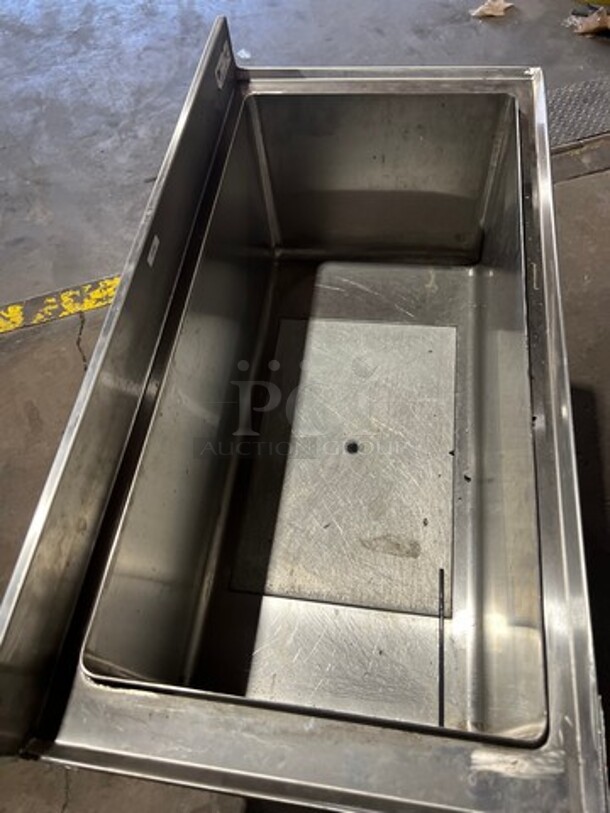 John Boos Commercial Undercounter 10 Circuit Cold Plate/ Ice Bin! With Back Splash! All Stainless Steel! On Legs! Model: EUBIB3618CP - Image 3 of 7