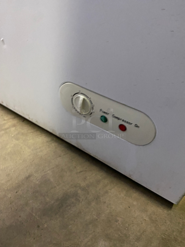 Galaxy Reach In Chest Freezer! With Hinged Lid! 115V 60HZ 1 Phase - Image 6 of 8