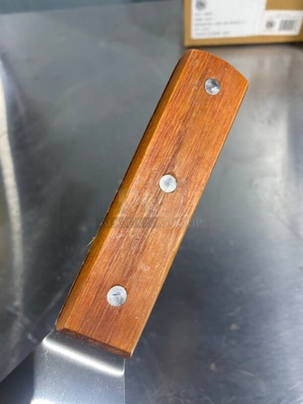 NEW! IN THE BOX! Metal Griddle Spatula! With Wooden Handle! 8 In 1 Box! 1 Box Per Lot! 8x Your Bid! - Image 6 of 7