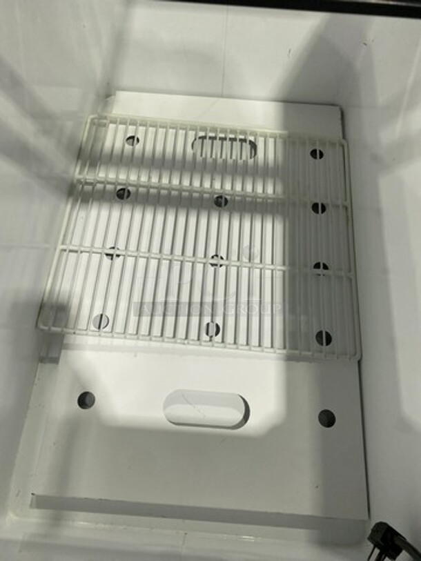 Hussmann Reach Down Chest Freezer Display! Model: SN090W SN: MY04C014012 - Image 5 of 7