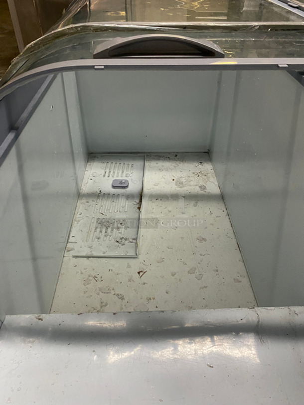 Omcan Commercial Show Case Freezer! With 2 Top View Through Sliding Doors! Model: XS500YX 115V 60HZ 1 Phase - Image 6 of 9