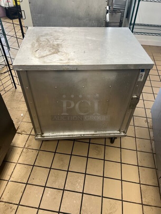 Cres Cor Half Sized Enclosed Pan Rack! All Stainless Steel! On Casters! - Image 4 of 7