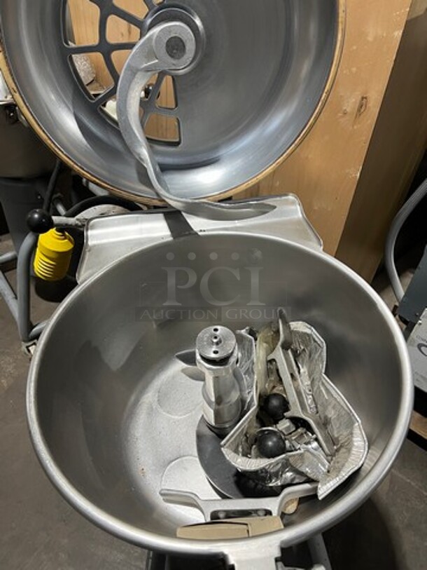 Hobart Commercial Heavy Duty VCM Vertical Cutter/Mixer/Mincer! All Stainless Steel! Model: VCM40 240V 60HZ 3 Phase - Image 8 of 9