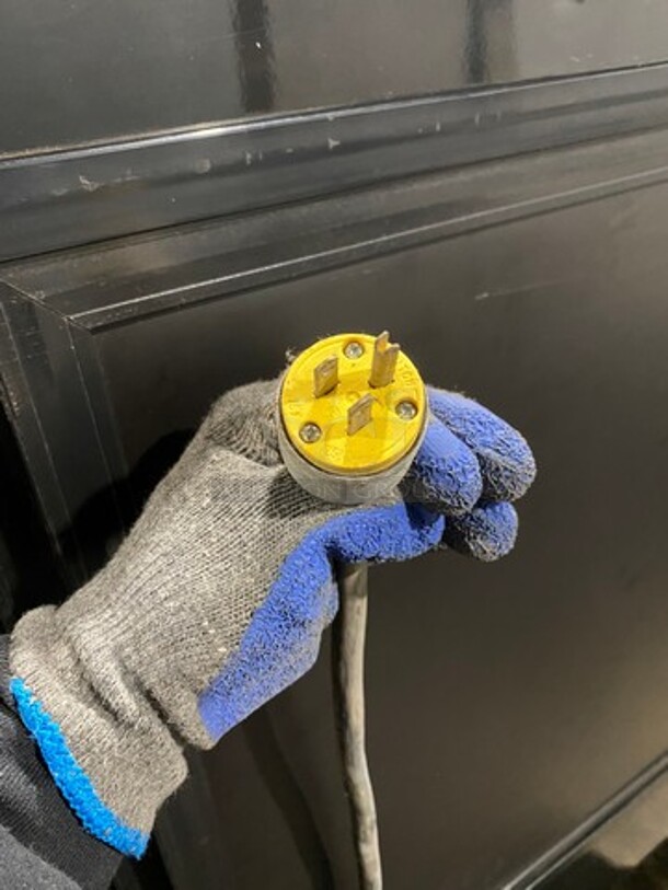 AMAZING Columbus Commercial Refrigerated Bakery/ Deli Display Case Merchandiser! With Curved Front Glass! With Rear Access Doors! - Image 7 of 9