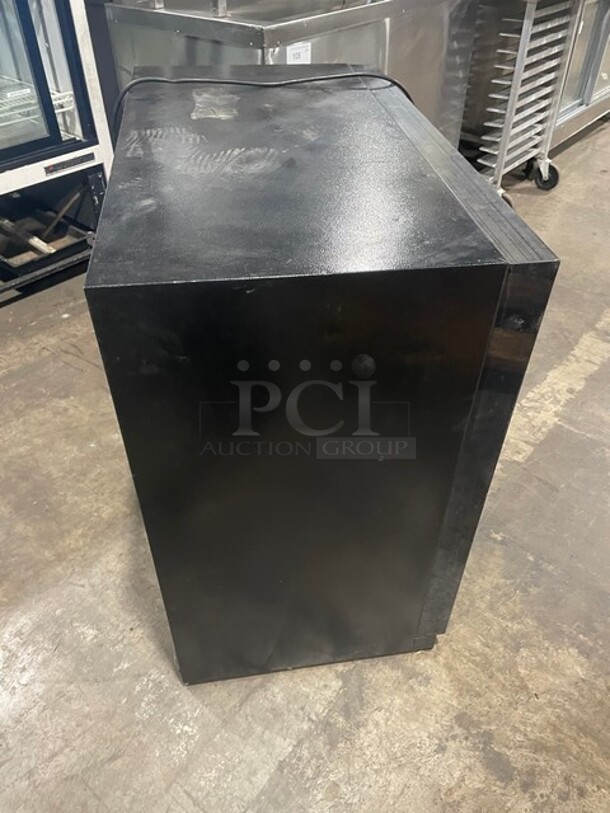 Commercial 2 Sliding Door Bar Back Cooler Merchandiser! With Sliding Doors! With Racks! 115V 1 Phase! - Image 3 of 7