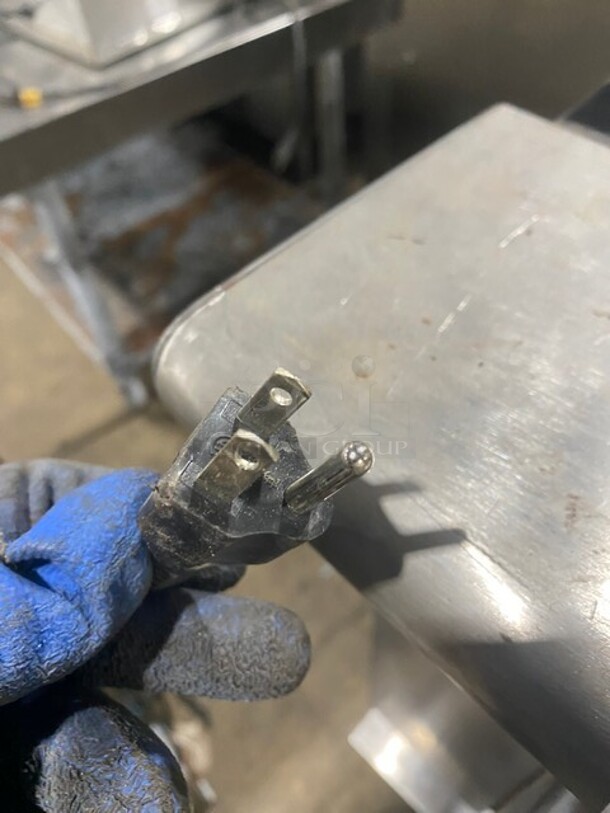 Felix Storch Commercial Countertop Single Door Cooler Merchandiser! With Poly Coated Racks! Model SCR600BL Serial 200110000093! 120V! - Image 7 of 7