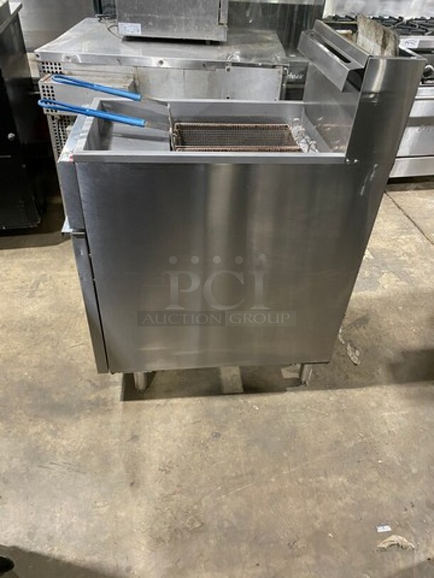 Atosa Commercial Natural Gas Powered Deep Fat Fryer! With Backsplash! With 2 Metal Frying Baskets! All Stainless Steel! On Legs! Model: ATFS40 - Image 2 of 9