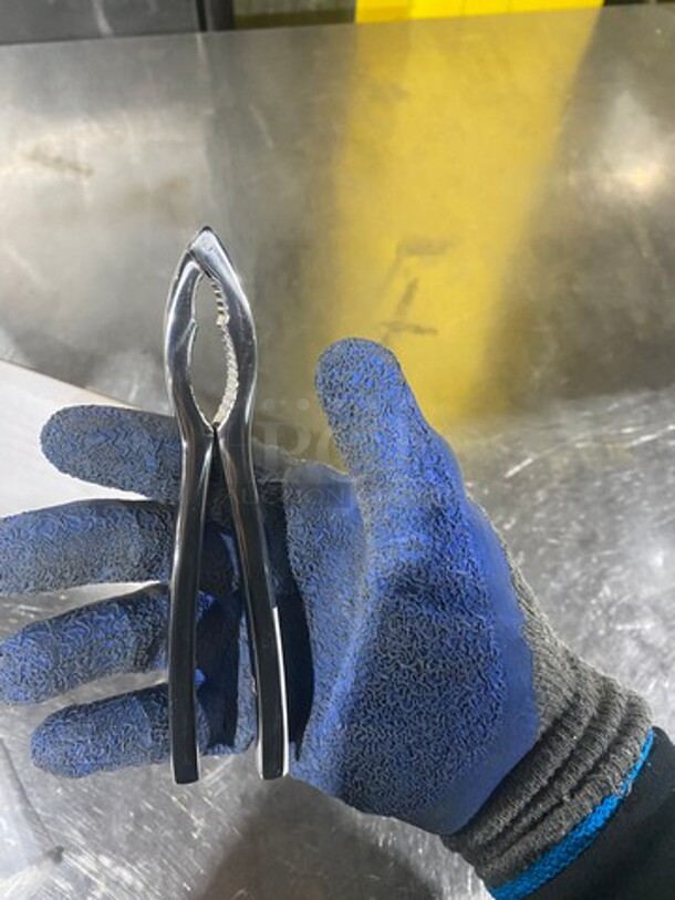 NEW! IN THE BOX! Winco Commercial Crab Leg Cracker Tool! - Image 4 of 4