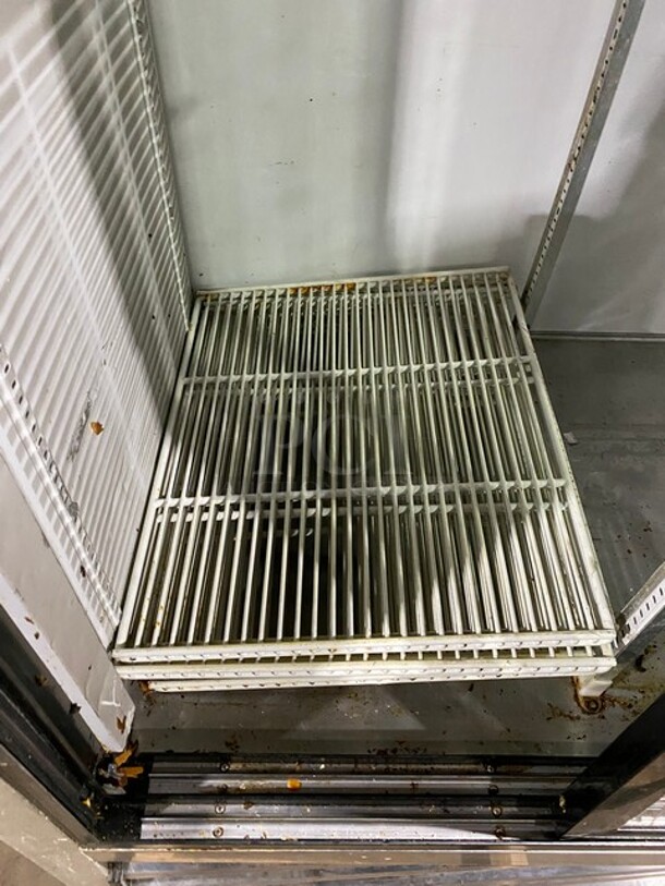 True Metal Commercial 2 Door Reach In Cooler Merchandiser w/ Poly Coated Racks! MODEL TSD33G SN:5050840 115V 1PH - Image 6 of 9