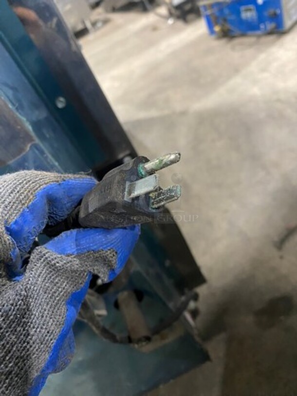 LATE MODEL! 2016 Globex Commercial LP Powered Rotisserie Machine! With View Through Door! All Stainless Steel! On Casters! Model: FRT6 SN: 1617921 - Image 8 of 11