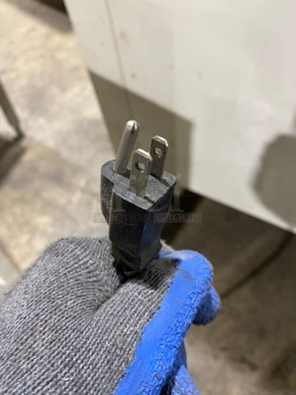 Wisco Commercial Countertop Food Warming Display Case! Glass All Around Showcase Style! Model: 00925W073 SN: 1501 120V - Image 8 of 8