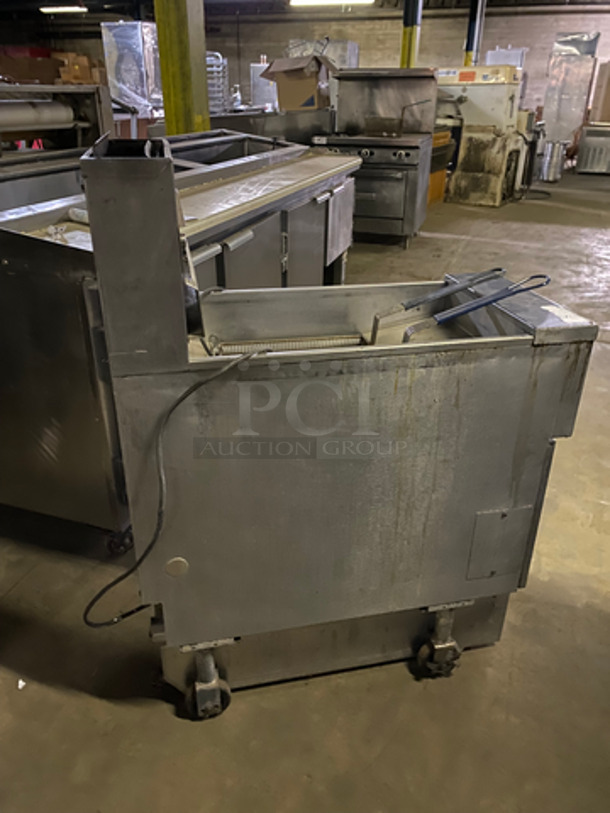 Pitco Commercial Natural Gas Powered Deep Fat Fryer! With Oil Filter System! With Backsplash! With 2 Metal Frying Baskets! All Stainless Steel! On Casters! Model: LBSG14 SN: G05LA039687 120V 50/60HZ 1 Phase  - Image 4 of 10