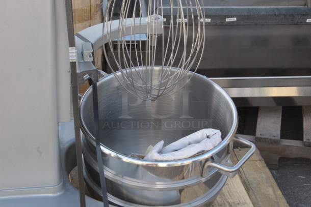 BRAND NEW SCRATCH & DENT! Hobart Legacy+ HL300-1 30 Qt. Planetary Floor Mixer with Guard & Standard Accessories - 200-240V, 3 Phase, 3/4 hp. S/N: 31-1672-011. Arm is on the right side is broken.  - Image 7 of 7