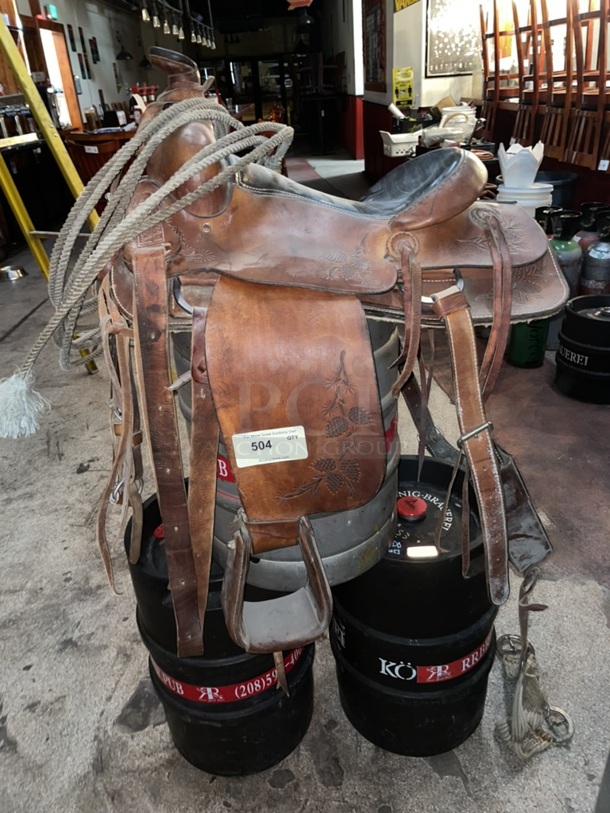 BEAUTIFUL! Leather Horse Saddle With Lasso.  - Image 3 of 3