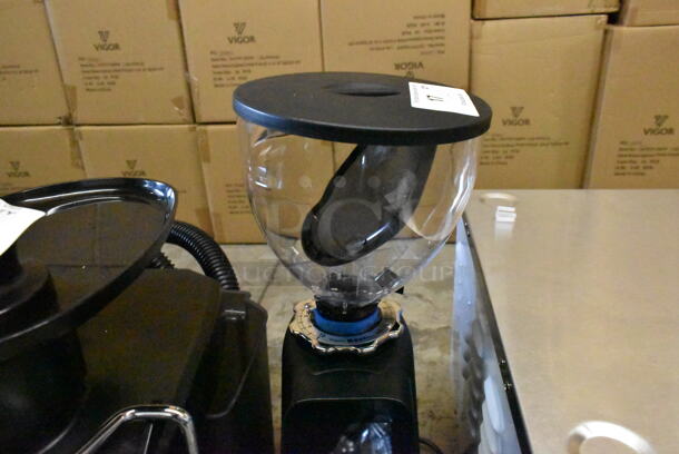 BRAND NEW SCRATCH AND DENT! Hey Cafe Buddy Metal Commercial Countertop 2.6 lb. On-Demand Espresso Bean Grinder. 110 Volts, 1 Phase. Tested and Working! - Image 2 of 5