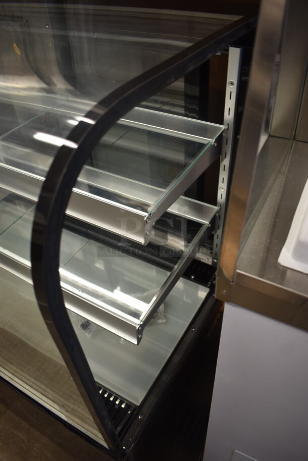 BRAND NEW SCRATCH AND DENT! Avantco BC-72-HC 72" Curved Glass Black Refrigerated Bakery Display Case on Commercial Casters. Missing Side Glass. 115 Volt 1 Phase. Tested and Working! - Image 4 of 12