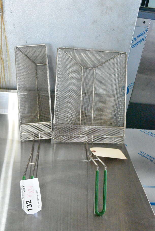 4 BRAND NEW SCRATCH AND DENT! Items Including 3698030360L Frymaster 8030360(L) Sediment Tray for RE-14, 17, 22, 2, and TC Electric Fryers - Left Tray, 3698030358 Frymaster 8030358 Sediment Tray for RE-14, 17, 22, 2, and TC Electric Fryers - Full Tray, 3698030108R Frymaster 8030108(R) Sediment Tray for H55-2 and MJ45-2 Gas Fryers - Right Tray, 3698030107L Frymaster 8030107(L) Sediment Tray for H55-2 and MJ45-2 Gas Fryers - Left Tray. 4 Times Your Bid!  - Image 5 of 9