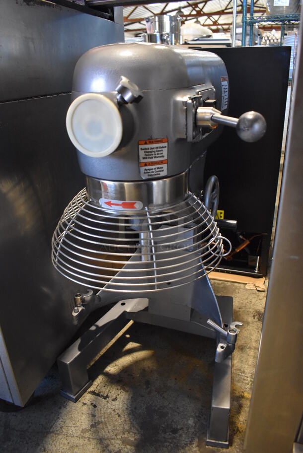 Avantco MX20 Metal Commercial Countertop 20 Quart Planetary Dough Mixer w/ Bowl Guard. 120 Volts, 1 Phase. 16x20x31. Tested and Working! - Image 1 of 8