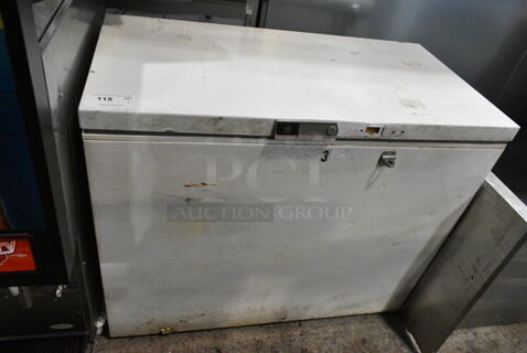 General Electric GE FH10DXAWH Metal Chest Freezer w/ Hinge Lid. 115 Volts, 1 Phase. Tested and Working!