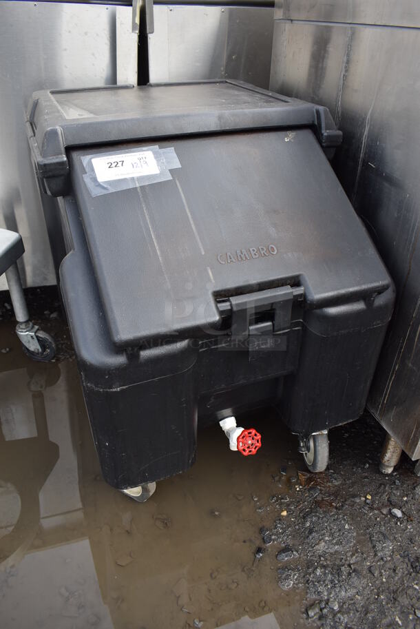 Cambro ICS100L Black Poly Insulated Ice Bin on Commercial Casters. 22x30x27 - Image 3 of 5