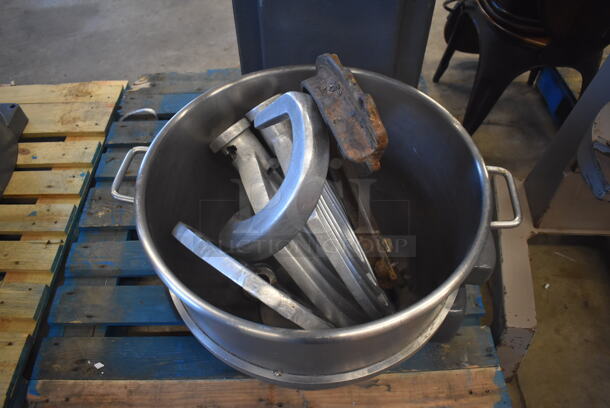Hobart M802 Metal Commercial Floor Style 80 Quart Planetary Dough Mixer w/ Stainless Steel Mixing Bowl, Bowl Adapter, 3 Paddles and Dough Hook Attachment. 208 Volts, 3 Phase. 30x48x65 - Image 5 of 8