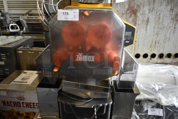 2017 Zumex Speed Pro Tank Podium Stainless Steel Commercial Floor Style Citrus Juicer on Commercial Casters. 115 Volts, 1 Phase. Tested and Working! - Image 4 of 9