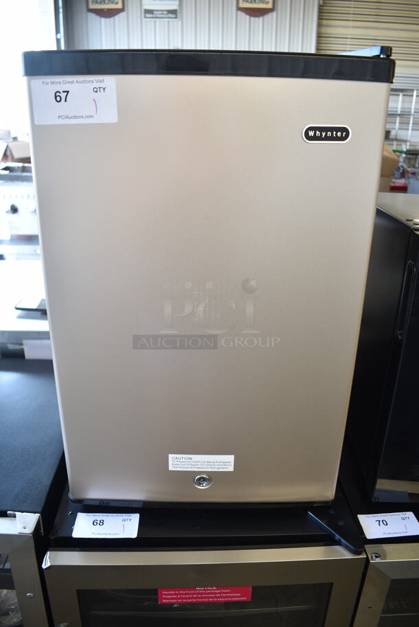 BRAND NEW SCRATCH AND DENT! Whynter CUF-210SSg Energy Star Stainless Steel Upright Freezer with Lock. 115 Volts, 1 Phase. Tested and Working! - Image 2 of 6