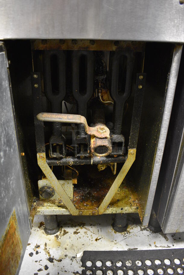 Imperial IFS-40 Stainless Steel Commercial Floor Style Natural Gas Powered Deep Fat Fryer w/ 2 Metal Fry Baskets. 105,000 BTU. 15.5x31x47. BUYER MUST REMOVE. Item Was in Working Condition on Last Day of Business. (kitchen) - Image 5 of 6