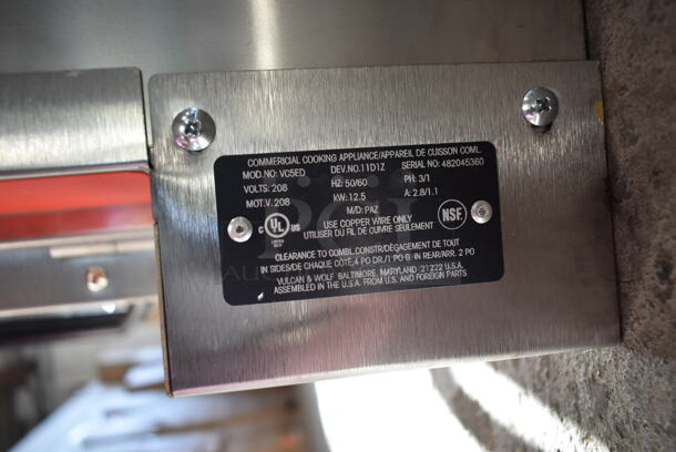 BRAND NEW SCRATCH AND DENT! Vulcan VC5ED ENERGY STAR Stainless Steel Commercial Electric Powered Full Size Convection Oven w/ View Through Doors, Metal Oven Racks and Thermostatic Controls. Does Not Come w/ Legs. 208 Volts, 3/1 Phase. - Image 6 of 6