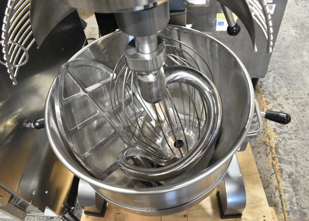 BRAND NEW SCRATCH AND DENT! Avantco 177MX40H Metal Commercial Floor Style 40 Qt. Planetary Floor Mixer w/ Stainless Steel Mixing Bowl, Bowl Guard, Dough Hook, Paddle and Whisk Attachments. 240 Volts, 1 Phase.  - Image 4 of 11