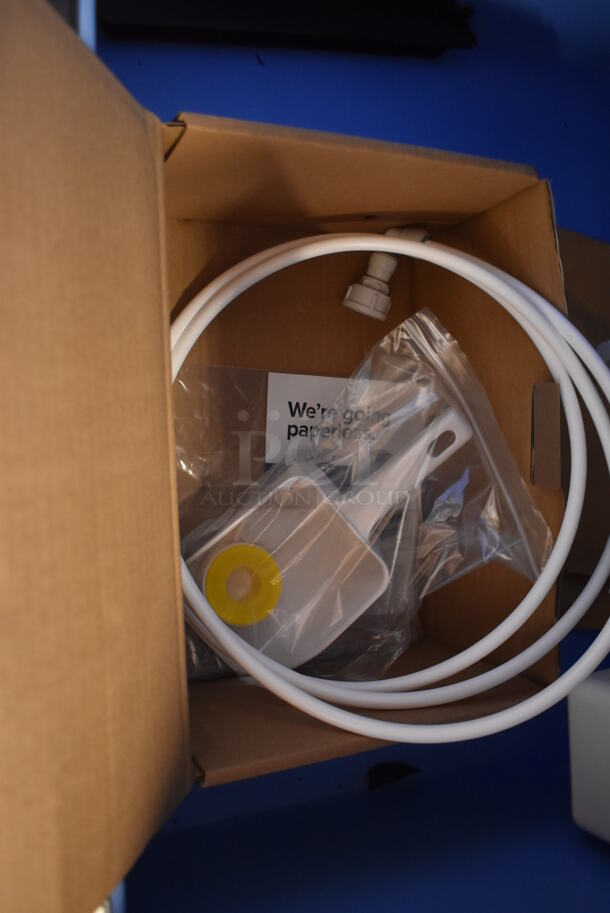 BRAND NEW SCRATCH AND DENT! Avantco Ice 194UCH160A Stainless Steel Commercial Self Contained Undercounter Half Cube Ice Machine. 115 Volts, 1 Phase. - Image 6 of 9