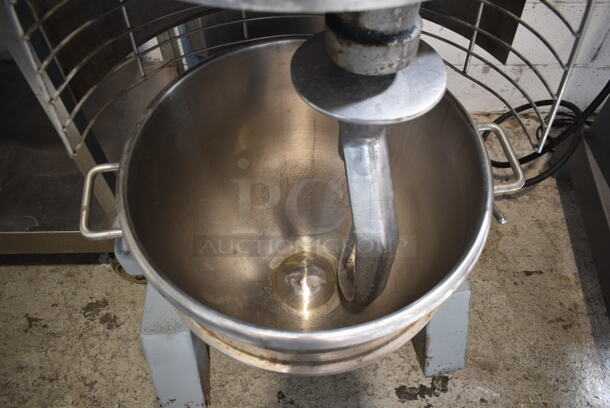 Hobart P660 Metal Commercial Floor Style 60 Quart Planetary Dough Mixer w/ Stainless Steel Mixing Bowl, Bowl Guard and Dough Hook Attachment. 208 Volts, 1 Phase. - Image 6 of 9