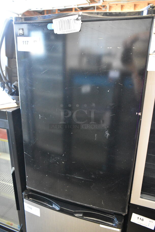 General Electric GE WMR04BAPBBB Mini Cooler. 115 Volts, 1 Phase. Tested and Working! - Image 1 of 7