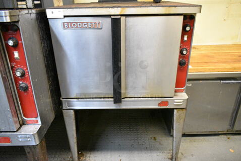 Blodgett Stainless Steel Commercial Electric Powered Full Size Convection Oven w/ Solid Doors, Metal Oven Racks and Thermostatic Controls on Metal Legs. 3 Phase. This Unit Was In Working Condition When the Restaurant Closed. (kitchen)