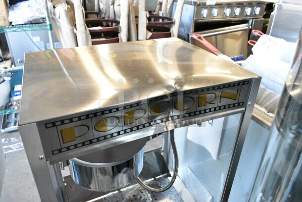 BRAND NEW SCRATCH AND DENT! 2024 Benchmark USA 11147 Silver Screen 14 oz. Stainless Steel Popcorn Machine. 120 Volts, 1 Phase. Tested and Working! - Image 7 of 9