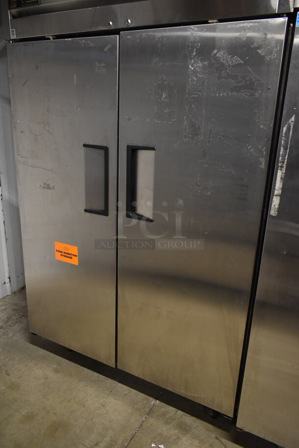 True TG2R-2S ENERGY STAR Stainless Steel Commercial 2 Door Reach In Cooler w/ Poly Coated Racks on Commercial Casters. 115 Volts, 1 Phase. Tested and Working! - Image 3 of 8