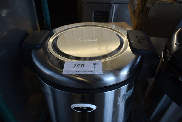 BRAND NEW SCRATCH AND DENT! 2023 Avantco 177RW90 Stainless Steel Commercial Countertop Electric Powered Rice Cooker. 120 Volts, 1 Phase. Tested and Working! - Image 3 of 7