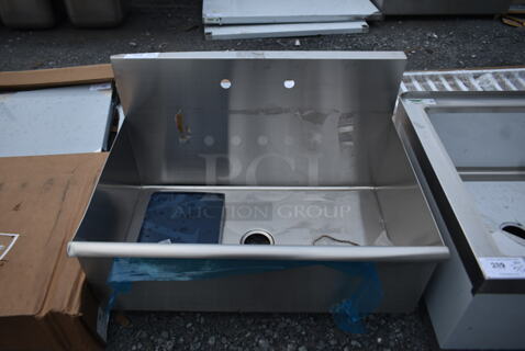 BRAND NEW SCRATCH AND DENT! Stainless Steel Commercial Single Bay Sink. No Legs.