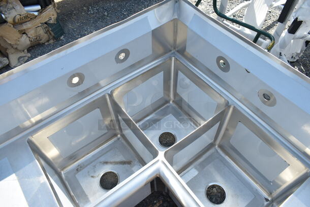 BRAND NEW SCRATCH AND DENT! Regency 600S3141414C Stainless Steel 44 1/2" 16 Gauge Stainless Steel Three Compartment Commercial Corner Sink with Two Drainboards - 14" x 14" x 14" Bowls. No Legs. - Image 5 of 8