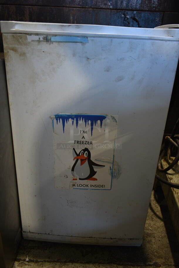 Avanti VF306 Metal Mini Cooler. 115 Volts, 1 Phase. Tested and Working! - Image 3 of 5