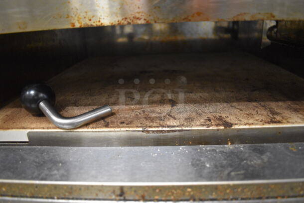 Avantco Model 177DPO18S Stainless Steel Commercial Countertop Single Deck Pizza Oven w/ Stone. 120 Volts, 1 Phase. 28x22x12. Tested and Working! - Image 5 of 8