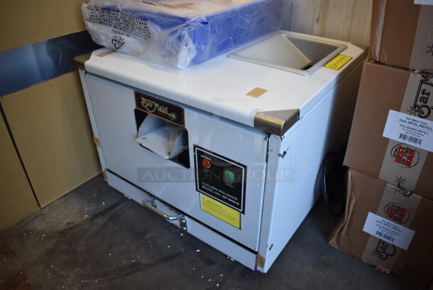 BRAND NEW SCRATCH AND DENT! Bar Maid CP-3000-D Stainless Steel Commercial Countertop Cutlery Dryer / Polisher Machine w/ 3 Boxes of Polishing Refill Beads. 110-120 Volts, 1 Phase. 22.5x20.5x17. Tested and Working! - Image 7 of 11